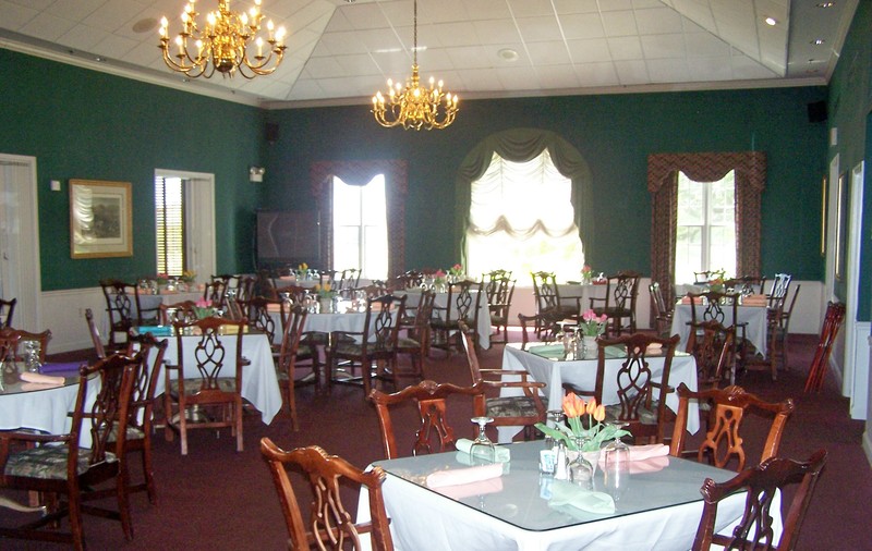 Interior shot of the Main Dining Room at Southern Woods Golf Club